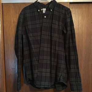 Men’s long sleeve dress shirt. Good condition.